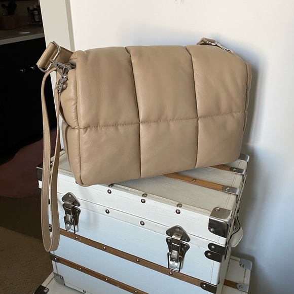 Stand Studio Wanda Faux Leather Quilted Neutral Clutch - Picture 4 of 10